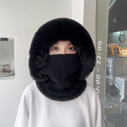 Плетена топла шапка с маска